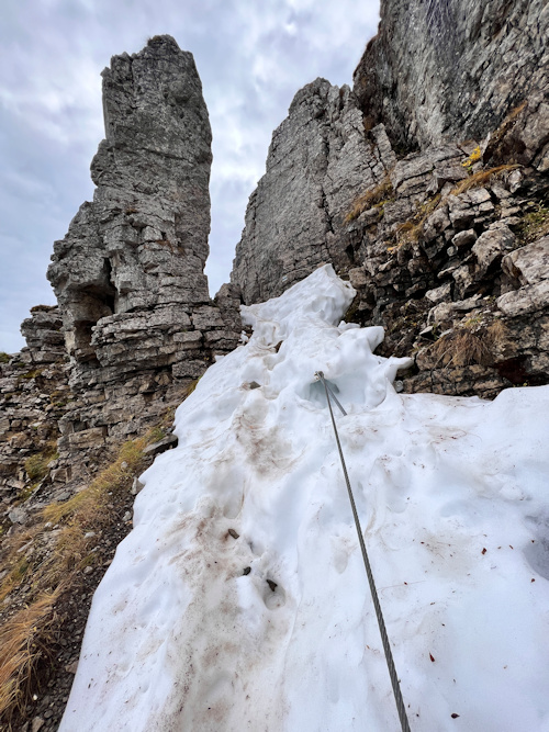 Hoher Ifen: Drahtseil im Restschnee versunken