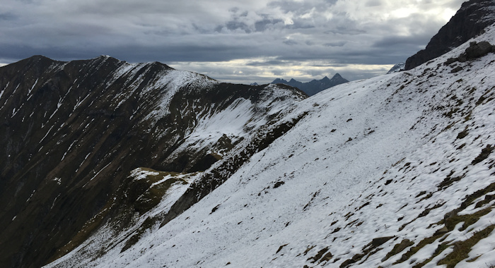 Querung auf schneebedecktem Hang