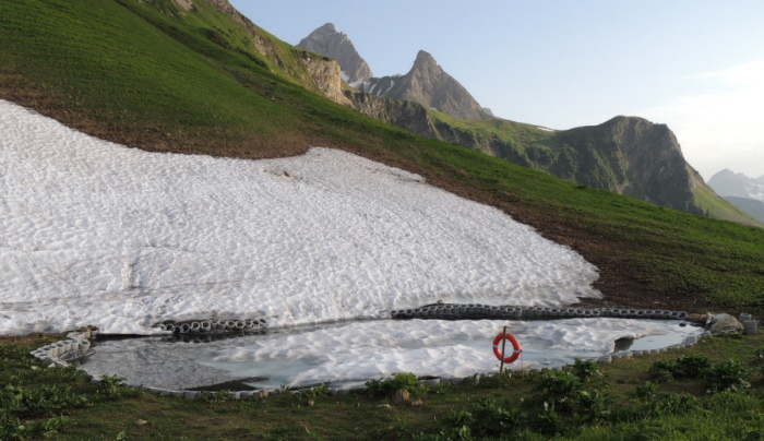 Nach der Sauna in den See oberhalb der Hütte