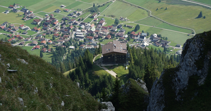 Blick zum Gimpelhaus und Nesselwängle