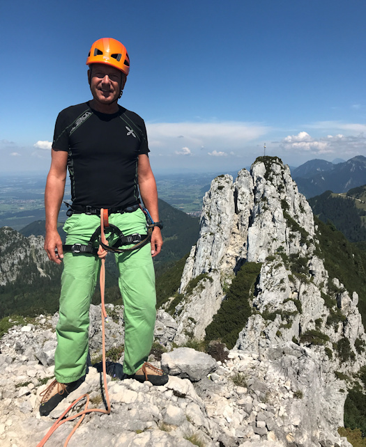 Kampenwand Hauptgipfel, im Hintergrund der Ostgipfel