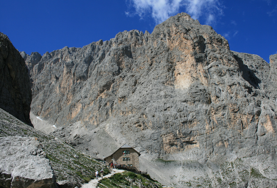 Langkofelhütte vor Plattkofel