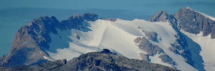 Blick zur Marmolada, im Vordergrund das Rifugio Nuvolau