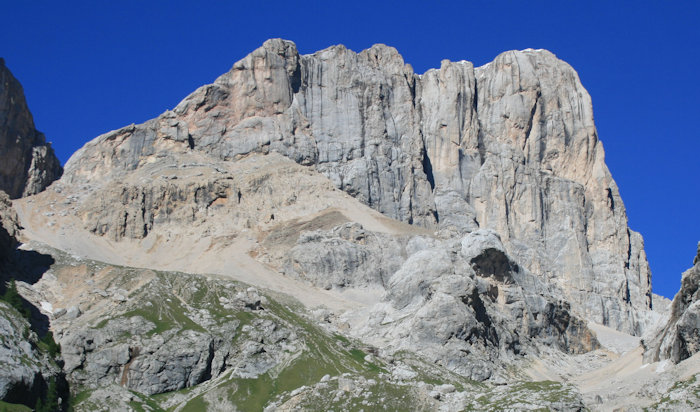 Marmolada von der Contrin Hütte (Westen), rechts die Südwand