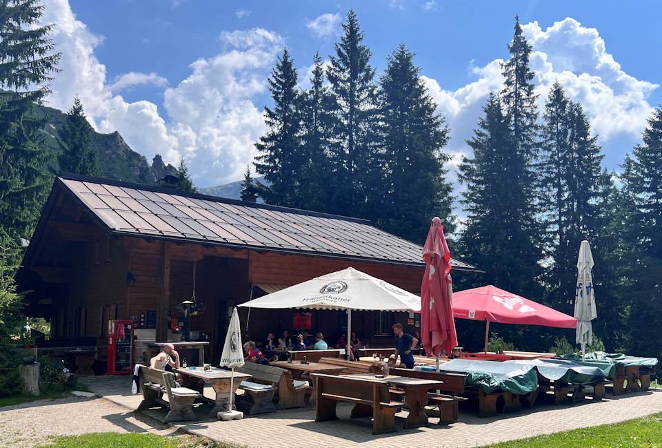 Neue Alplhütte
