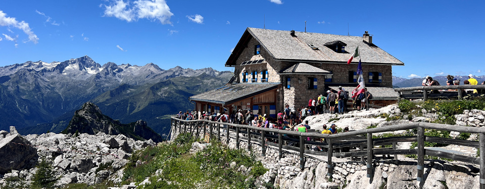 Tuckett Hütte