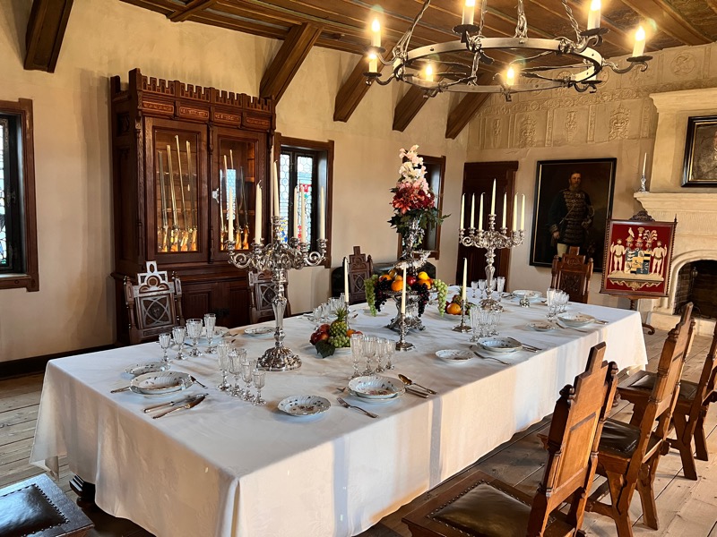 Burg Falkenstein gedeckter Tisch