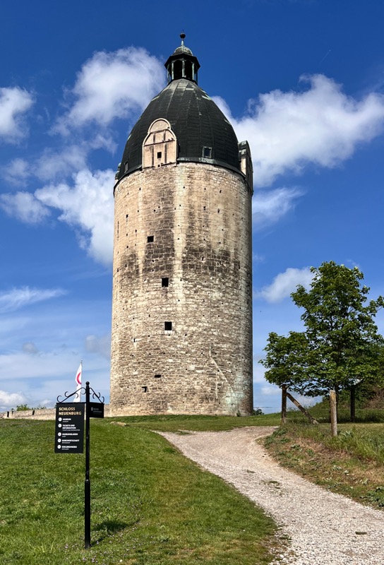Neuenburg bei Freyburg Dicker Wilhelm