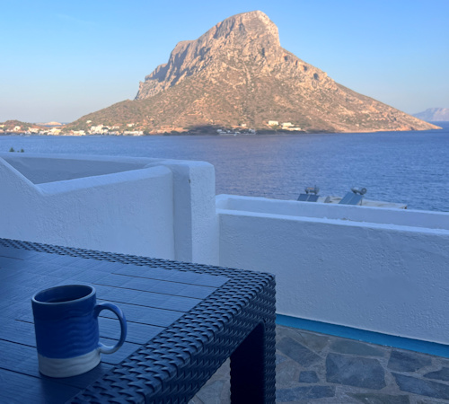 Blue Sand Kaffee mit Blick auf Telendos