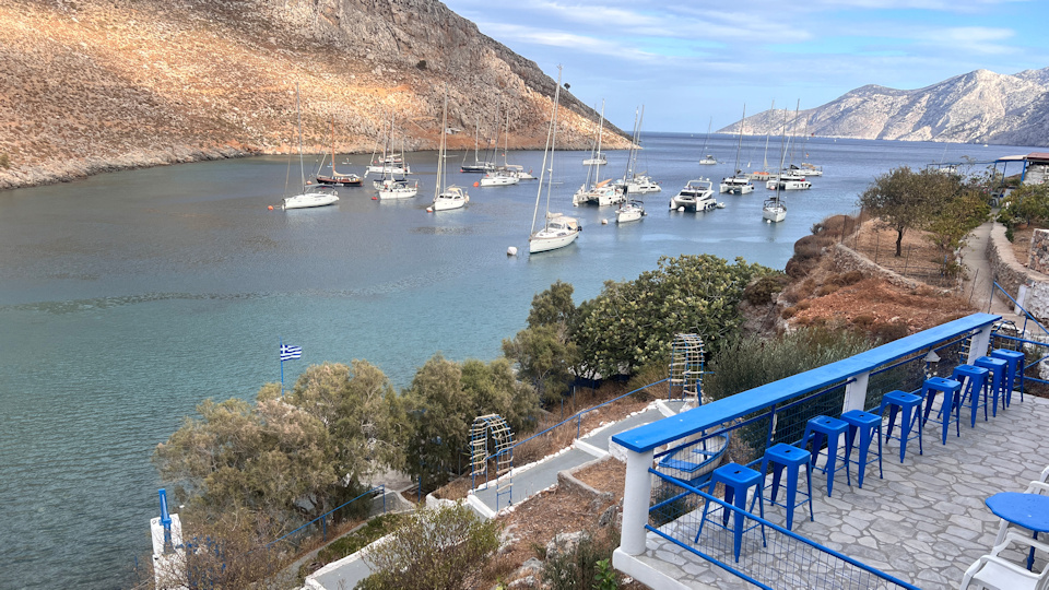 Blick von der Taverne Kalidonis Palionisos auf die Bucht
