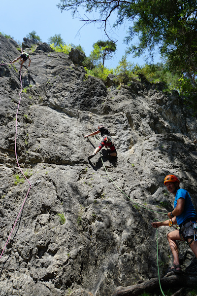 Klettergarten Putzen: Andrea in der Route Geisterbrevier, Uli in der Route Dreier