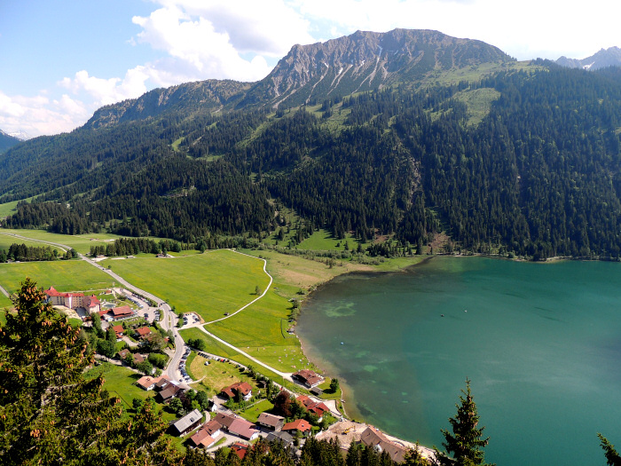 Blick vom Adlerhorst auf Haller und den Haldensee