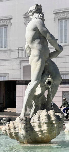 Statue am Brunnen Piazza Navona