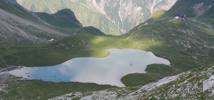 Unterer Seewisee mit Memminger Hütte