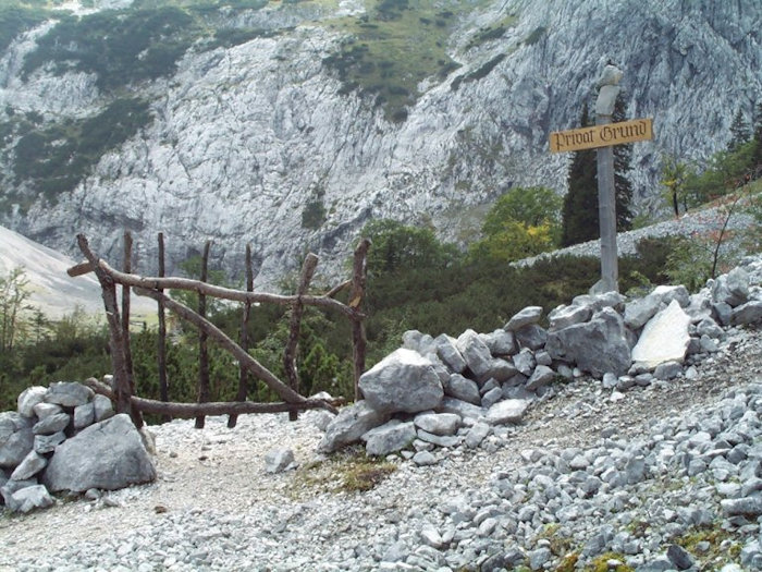 Das Eingangsgatter zur Oberreintalhütte