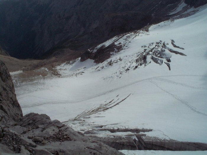 Blick zurück auf den Höllentalferner mit der Aufstiegsspur