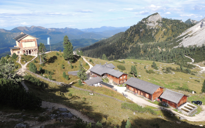 Königshaus, Schachenhaus, im Hintergrund das Estergebirge